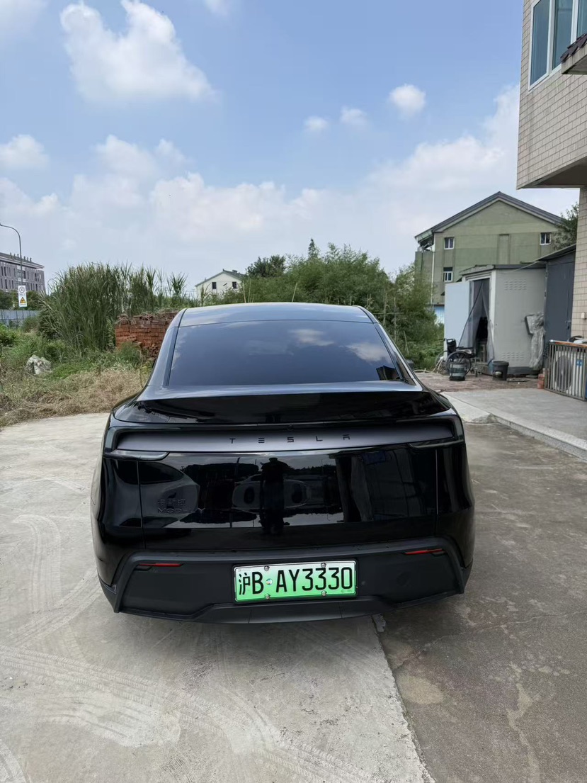 Tesla Model Y 2026 #4 Tesla Model Y 2026 car image #4