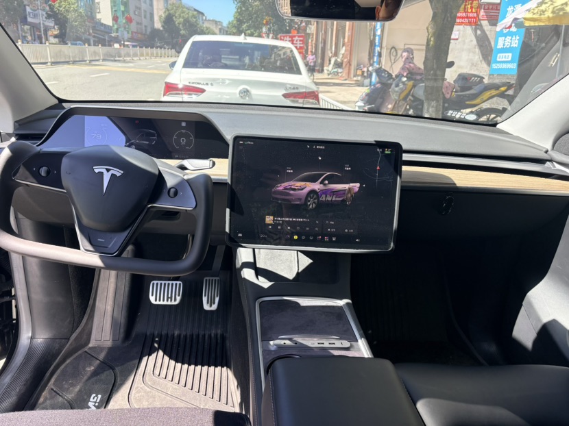 Tesla Model Y 2023 #4 Tesla Model Y 2023 car image #4