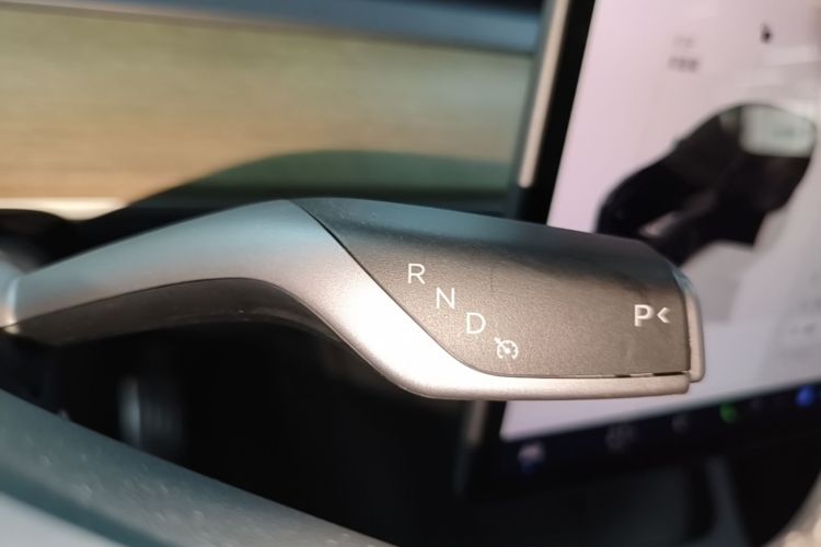 Tesla Model Y 2022 car image #14