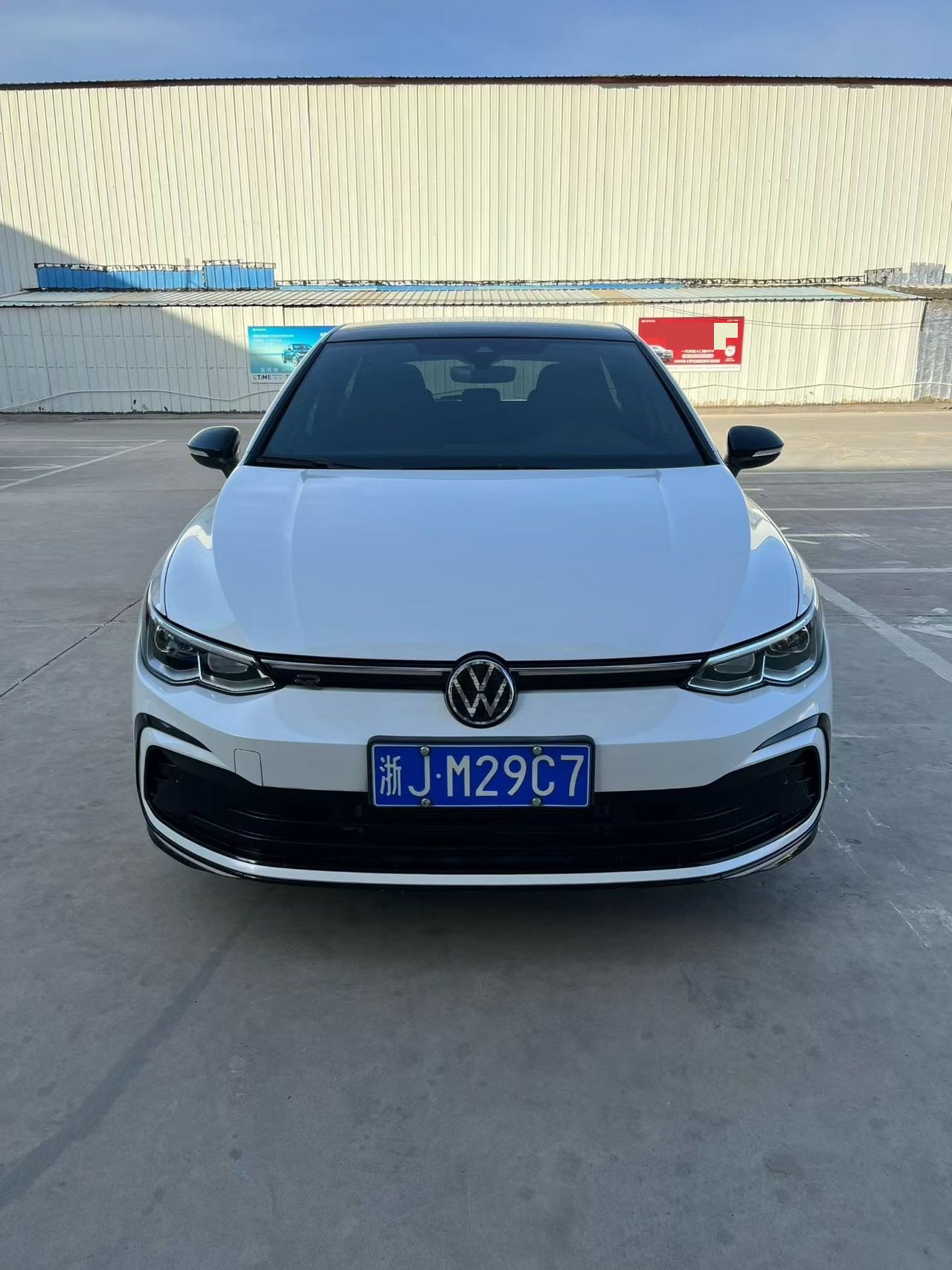 Volkswagen Golf 2024 car image #2