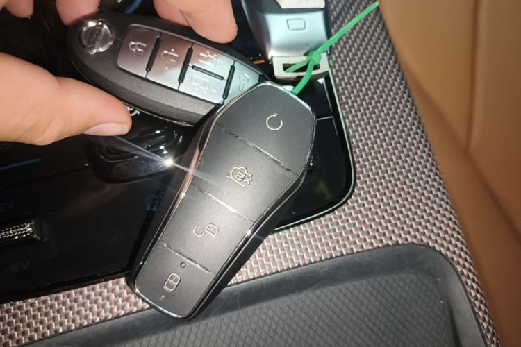 BYD Han 2023 immagine di auto #9