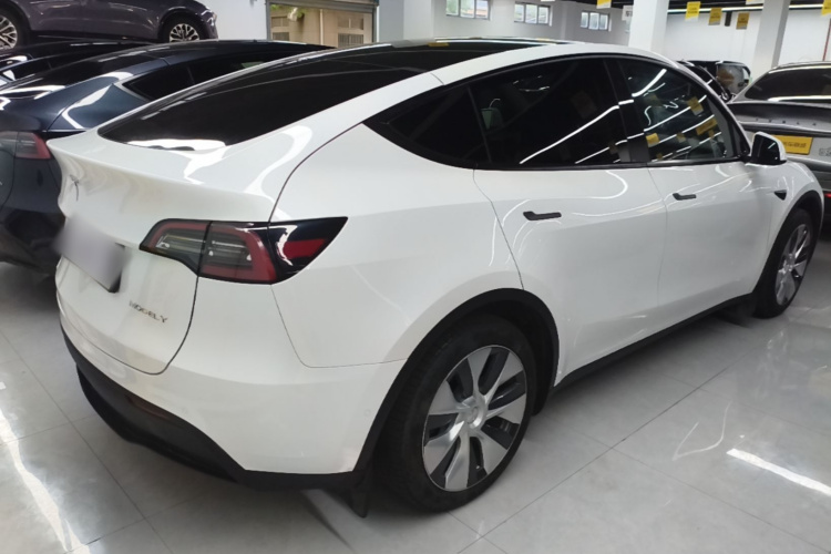 Tesla Model Y 2023 #5 Tesla Model Y 2023 car image #5