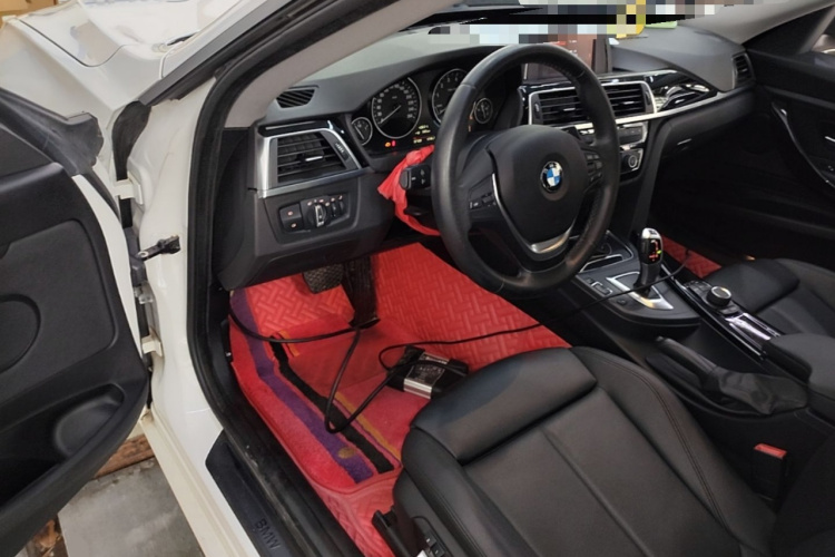 BMW 3 Series GT 2018 car image #16