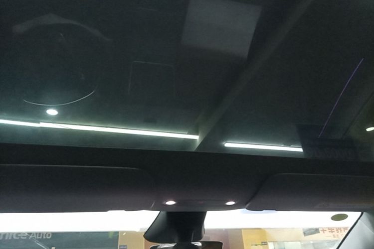 Tesla Model Y 2025 #18 Tesla Model Y 2025 car image #18