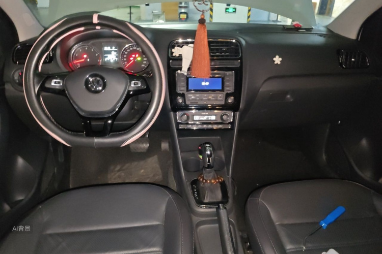Volkswagen Polo 2016 car image #11