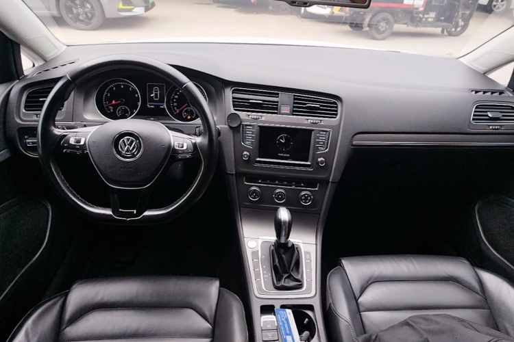 Volkswagen Golf 2015 car image #10