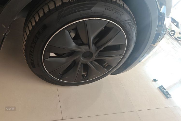 Tesla Model Y 2023 car image #9
