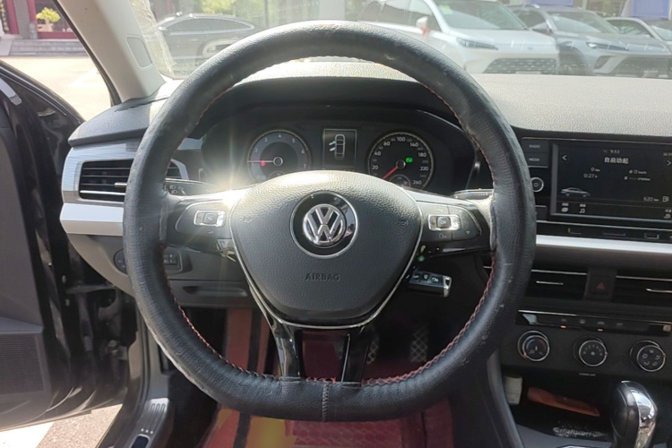 Volkswagen Lavida 2018 car image #12