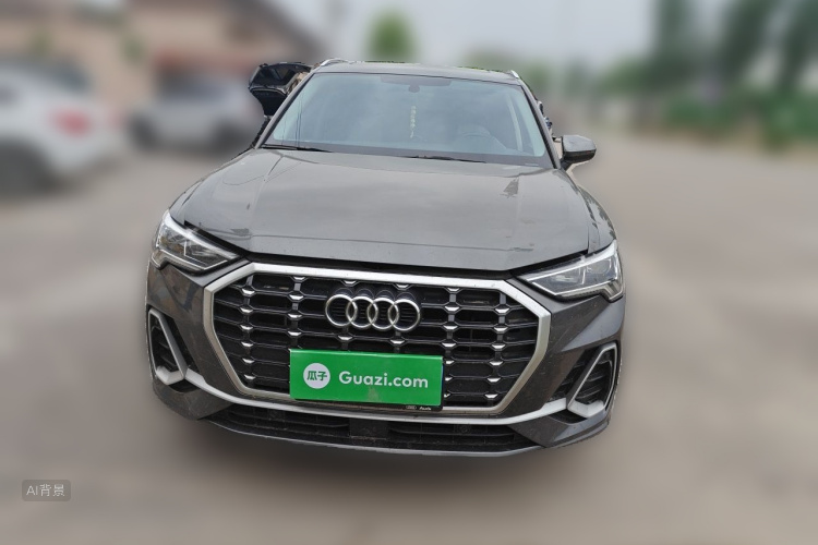 Audi Q3 2023 car image #3