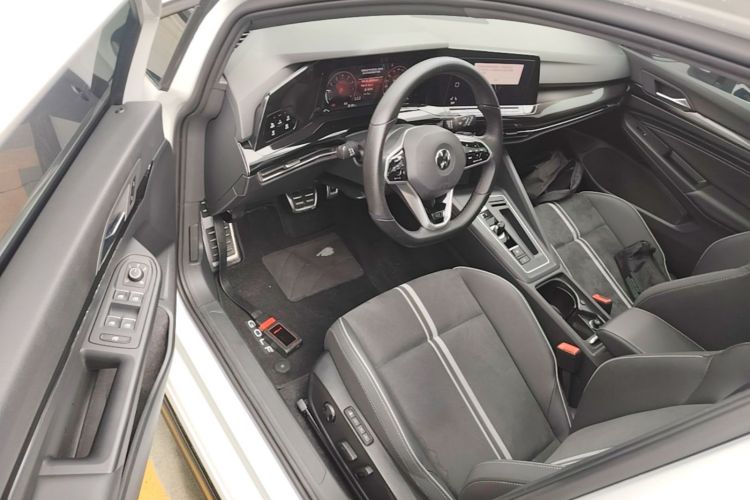 Volkswagen Golf 2022 car image #16