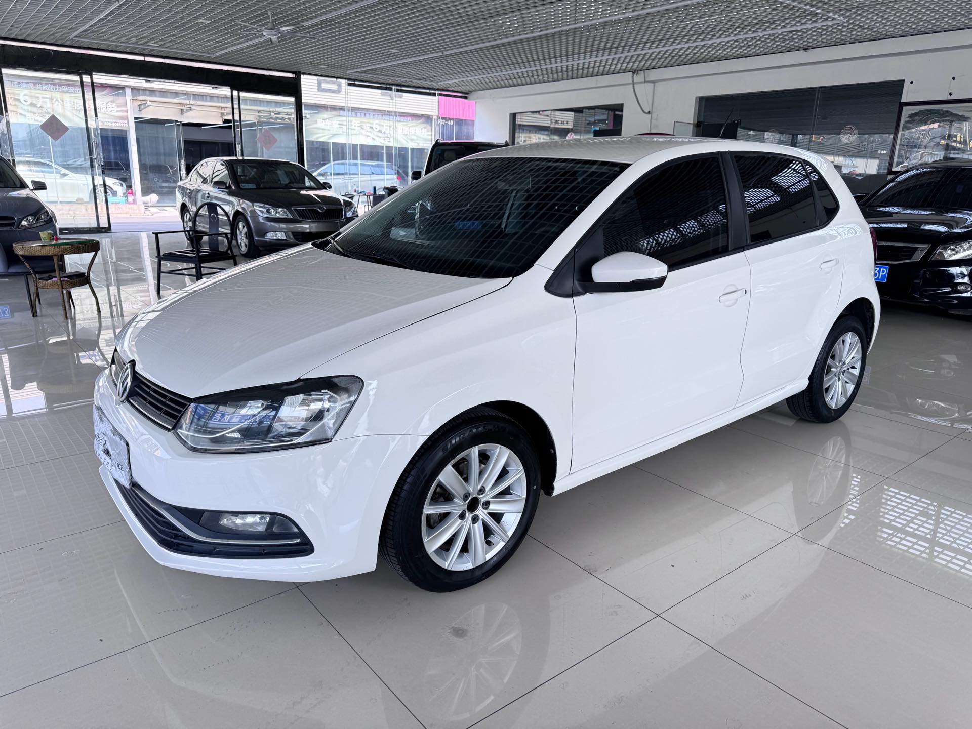 Volkswagen Polo 2015 Volkswagen Polo 2015 car image