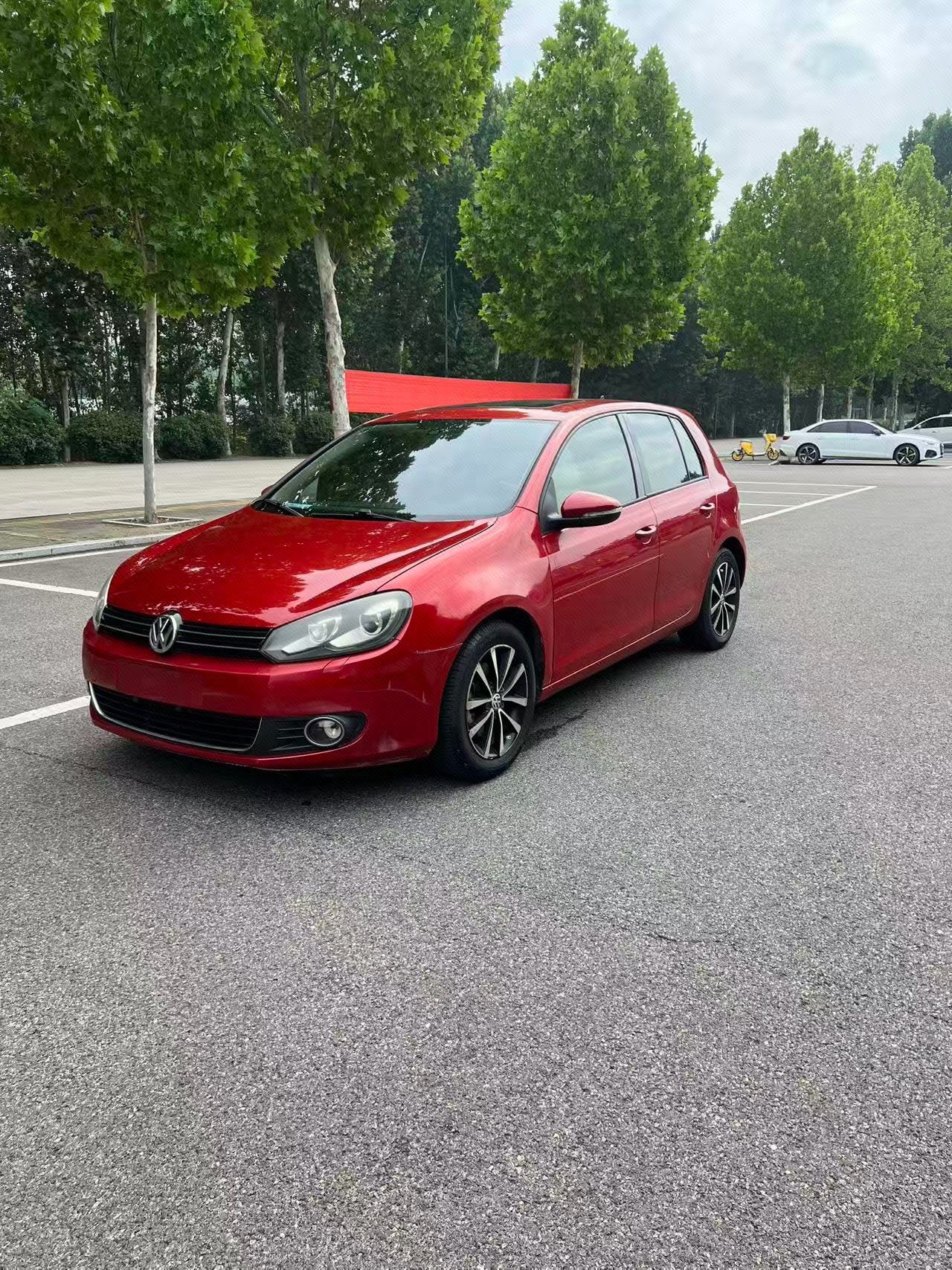 Volkswagen Golf 2012 car image 