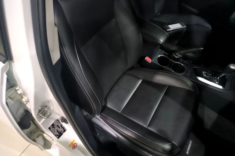 Toyota Corolla 2018 изображение автомобиля #24