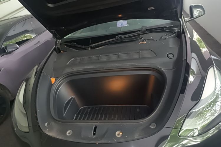 Tesla Model Y 2022 immagine di auto #20