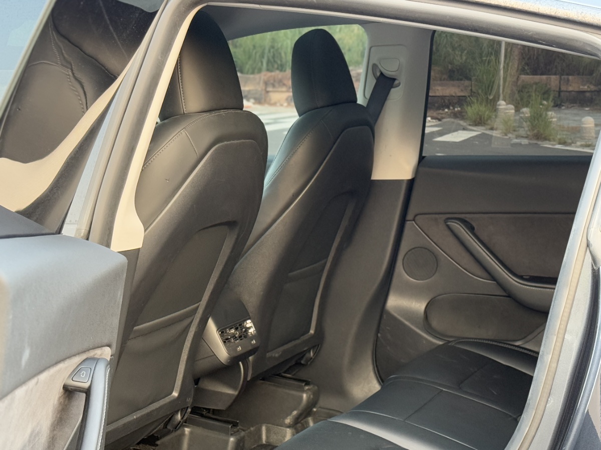 Tesla Model Y 2024 #7 Tesla Model Y 2024 car image #7