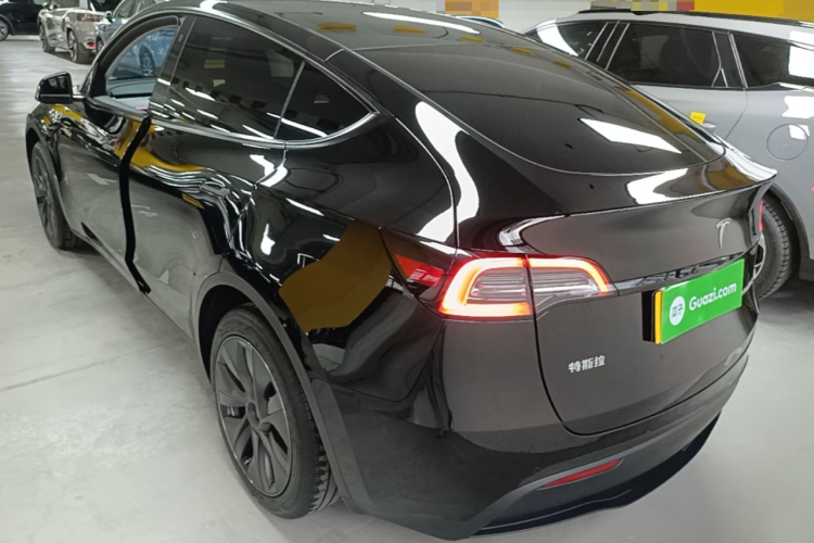 Tesla Model Y 2024 #6 Tesla Model Y 2024 car image #6