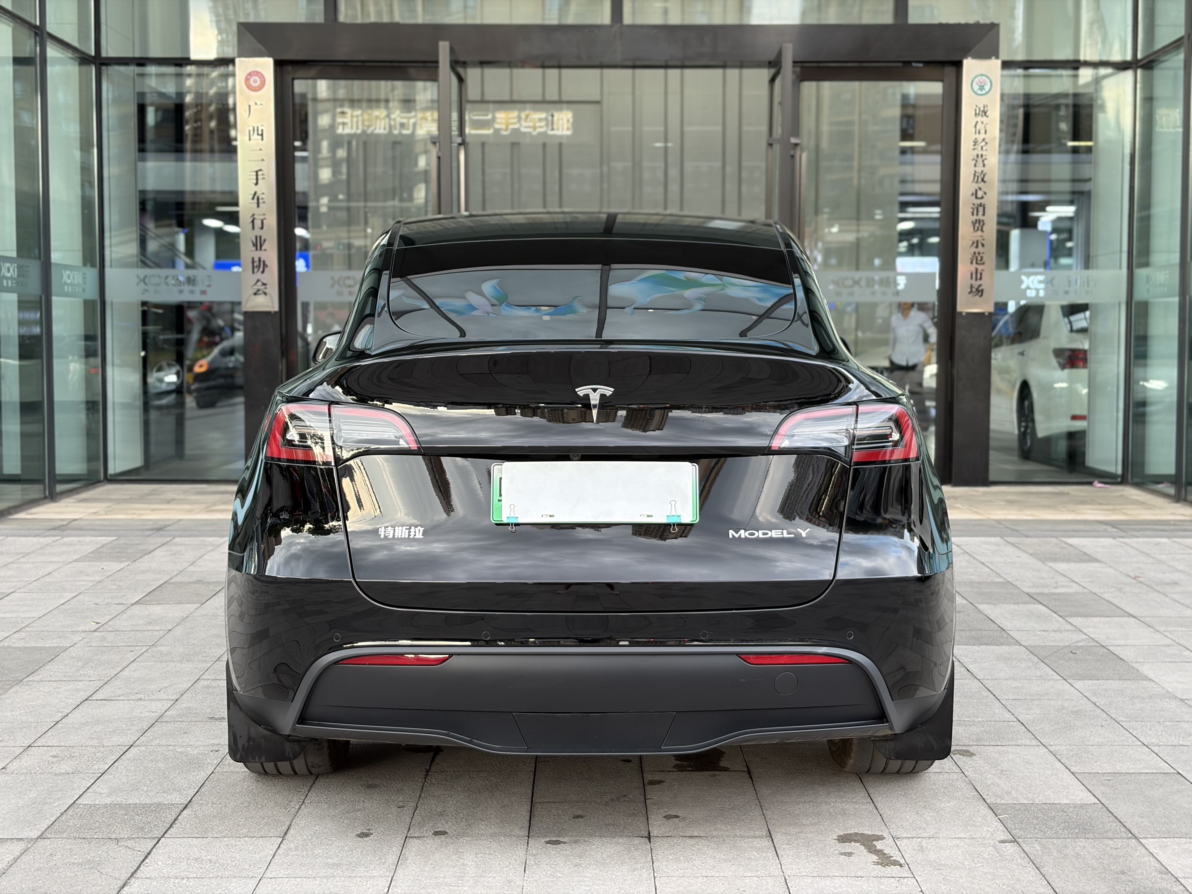 Tesla Model Y 2023 #10 Tesla Model Y 2023 immagine di auto #10