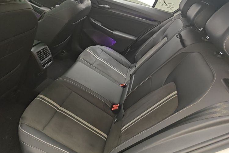 Volkswagen Golf 2021 car image #13