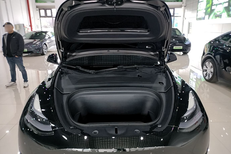 Tesla Model Y 2024 #20 Tesla Model Y 2024 car image #20