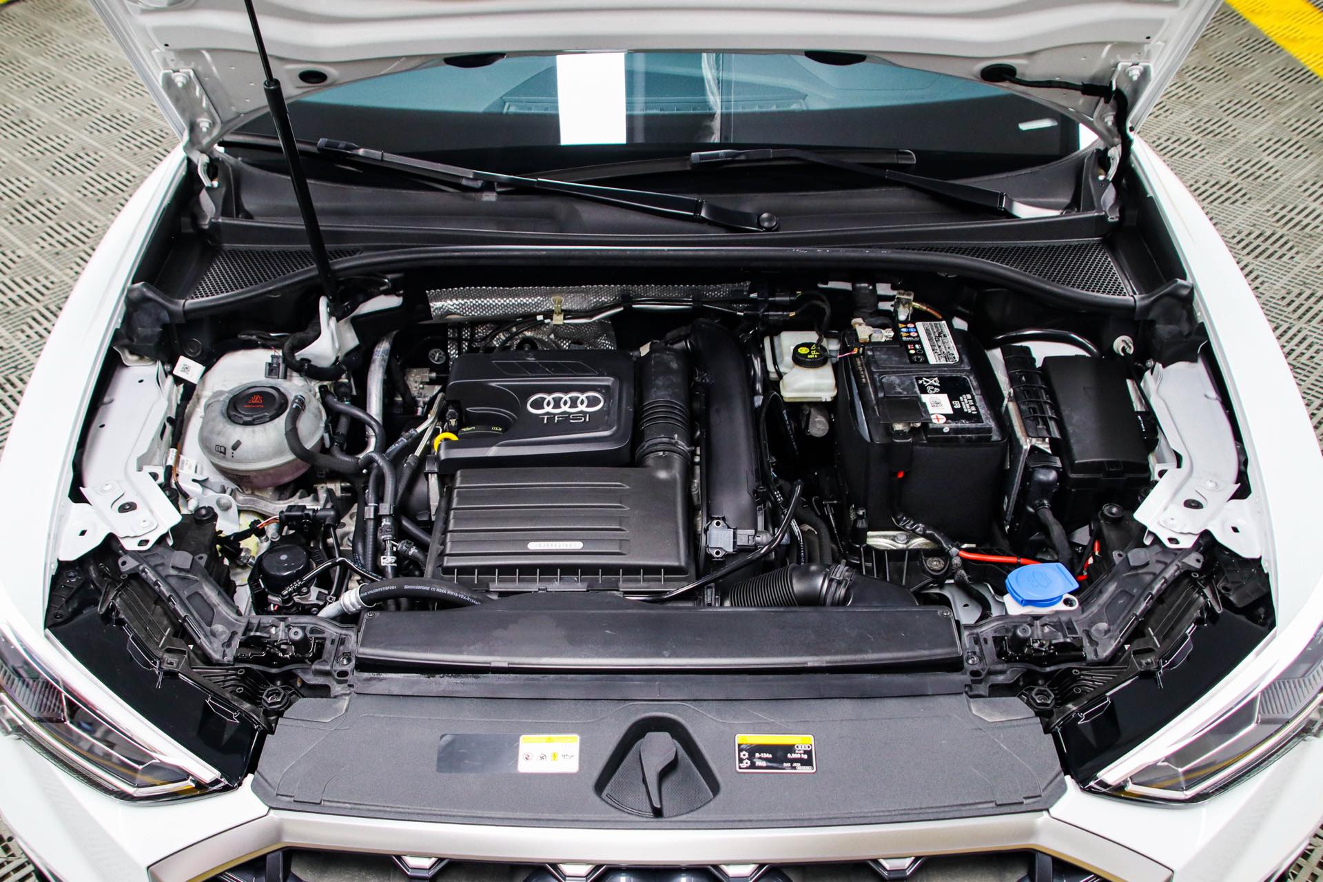 Audi Q3 2022 car image #18