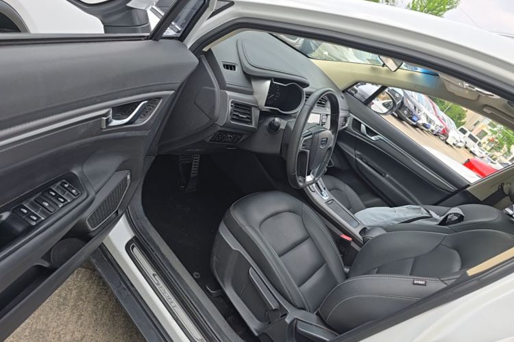 GEELY Emgrand GS 2018 car image #16