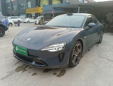 MI SU7 2024 immagine di auto 