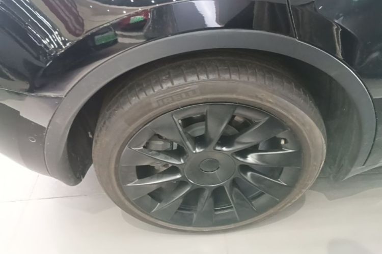 Tesla Model Y 2021 car image #10