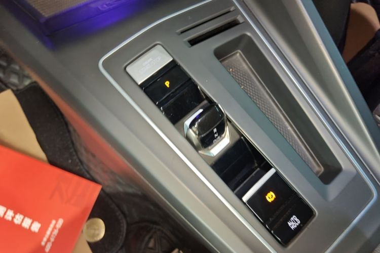 Volkswagen Golf 2023 car image #14