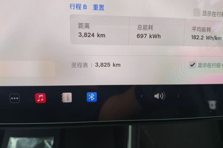 Tesla Model Y 2025 #8 Tesla Model Y 2025 car image #8