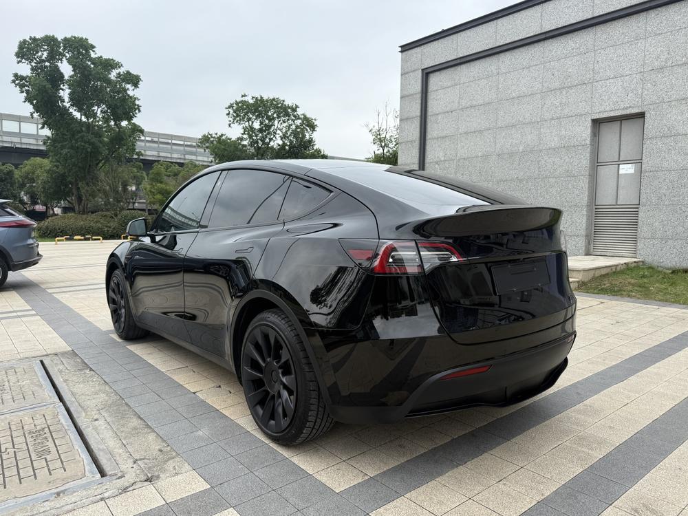 Tesla Model Y 2021 #5 Tesla Model Y 2021 car image #5