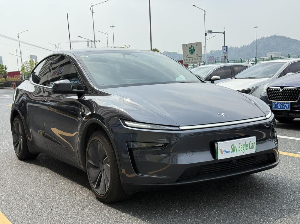 Tesla Model Y 2025 #3 Tesla Model Y 2025 car image #3