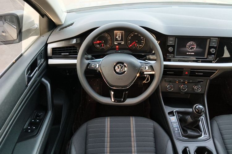 Volkswagen Lavida 2019 car image #11