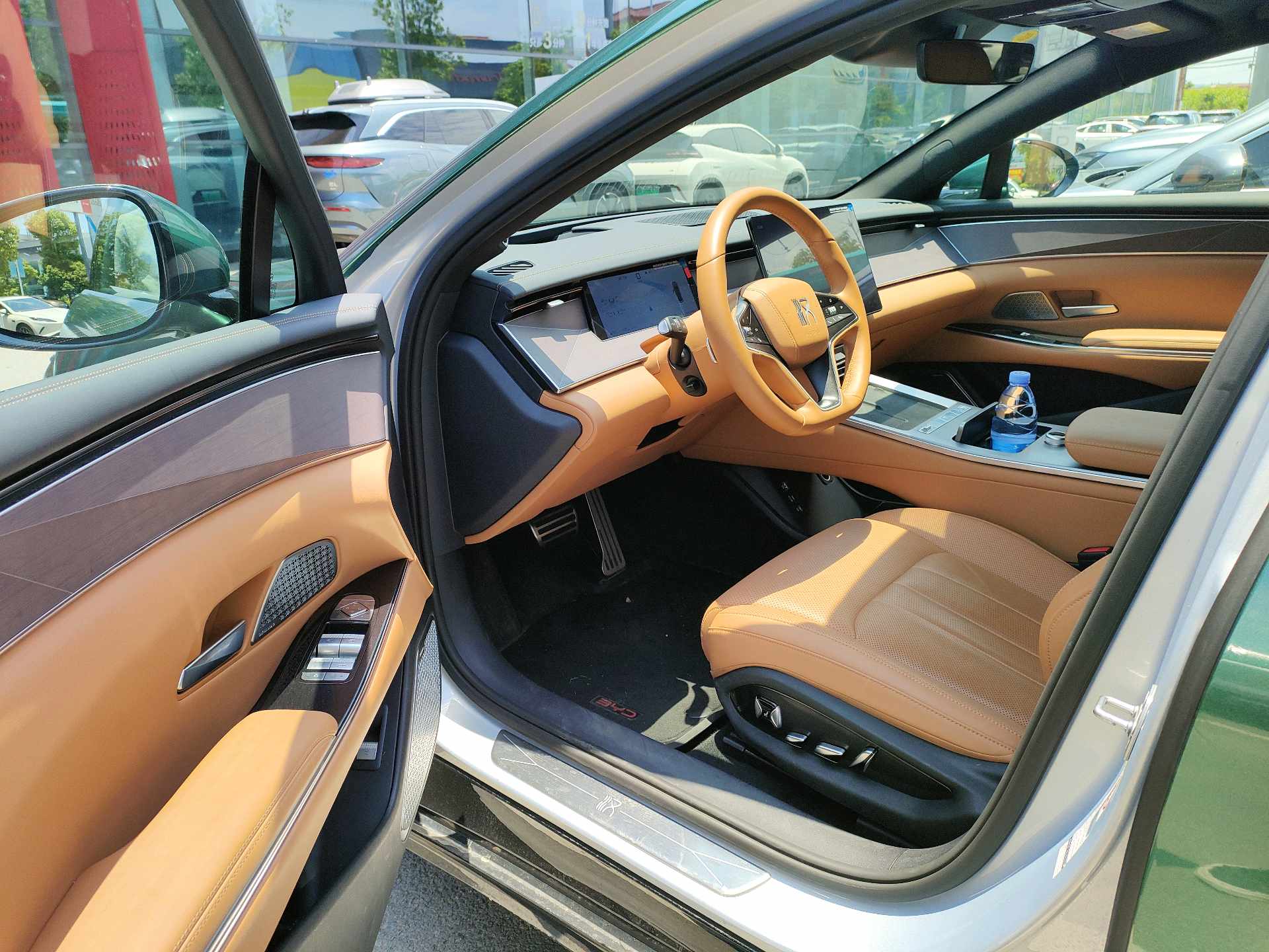 BYD HanL 2025 car image #8