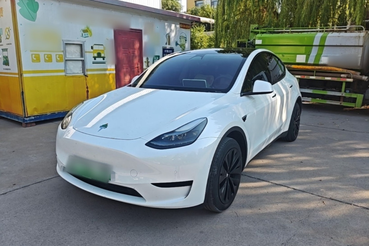 Tesla Model Y 2023 immagine di auto #2