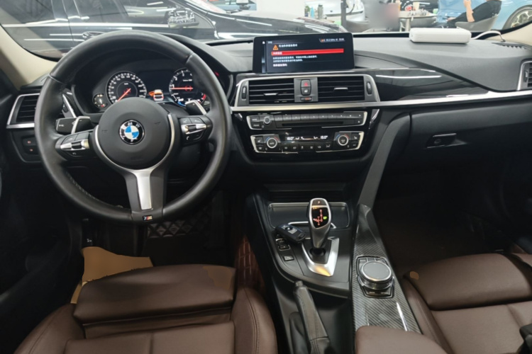 BMW 3 Series 2019 car image #10