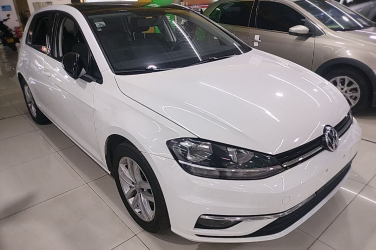 Volkswagen Golf 2018 car image #4