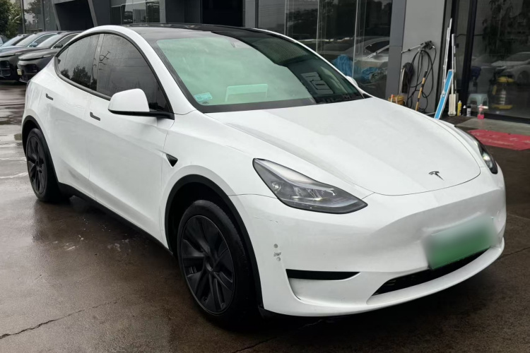 Tesla Model Y 2024 #4 Tesla Model Y 2024 car image #4