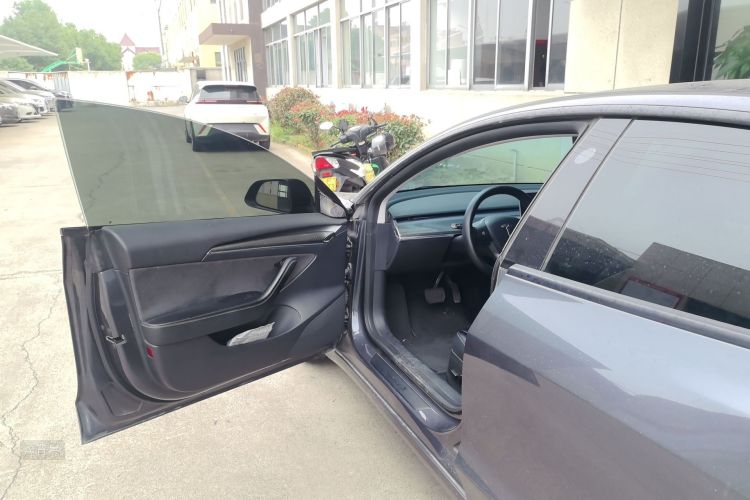 Tesla Model 3 2022 car image #18