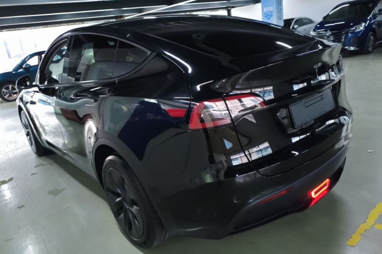 Tesla Model Y 2023 #5 Tesla Model Y 2023 car image #5