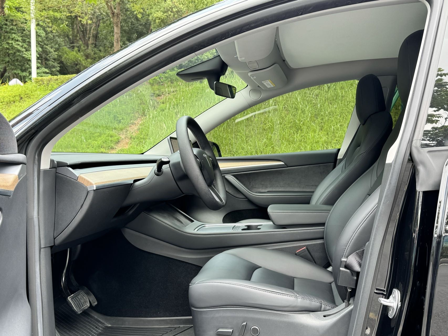 Tesla Model Y 2022 car image #3