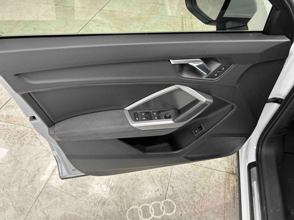 Audi Q3 2022 car image #10