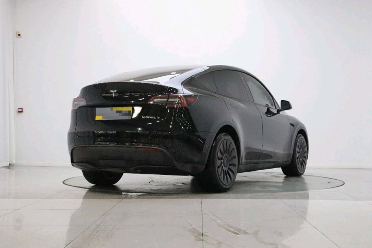 Tesla Model Y 2022 #6 Tesla Model Y 2022 car image #6