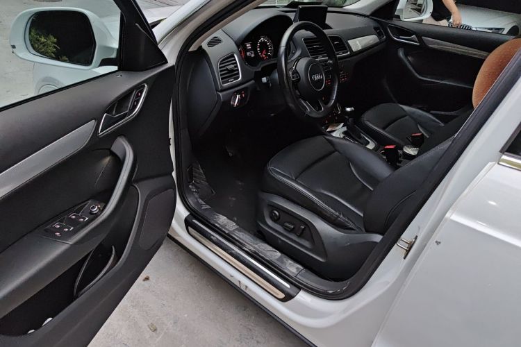 Audi Q3 2014 car image #13