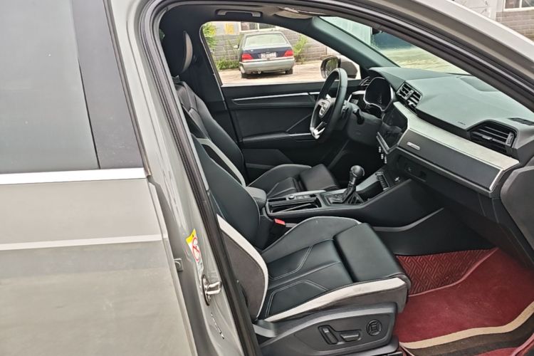 Audi Q3 2024 car image #24