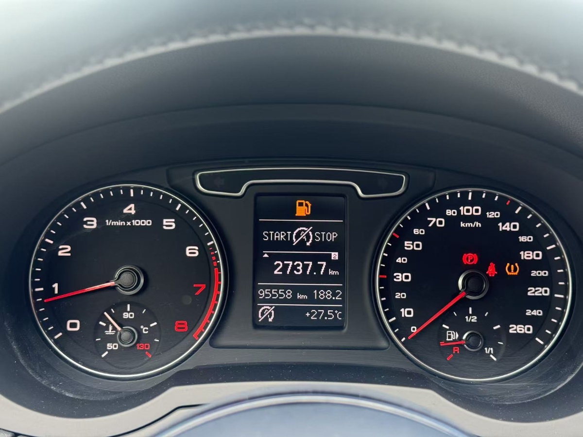 Audi Q3 2014 car image #12