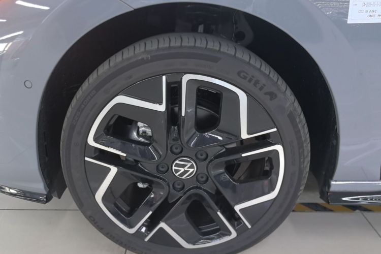 Volkswagen Golf 2026 car image #9
