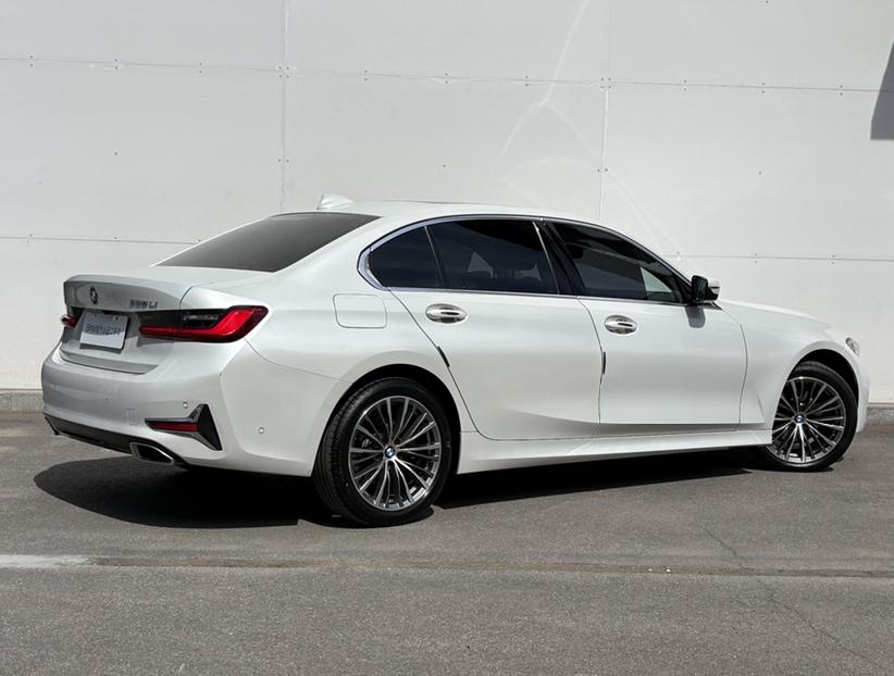 BMW 3 Series 2019 #4 BMW 3 Series 2019 car image #4