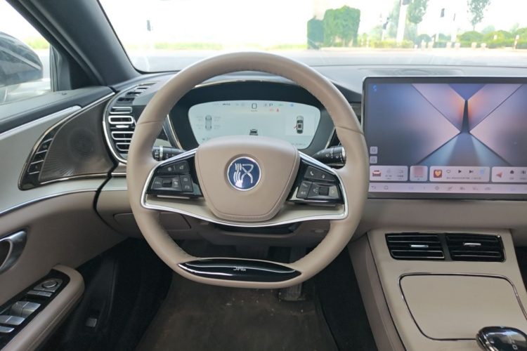 BYD Han 2024 car image #11