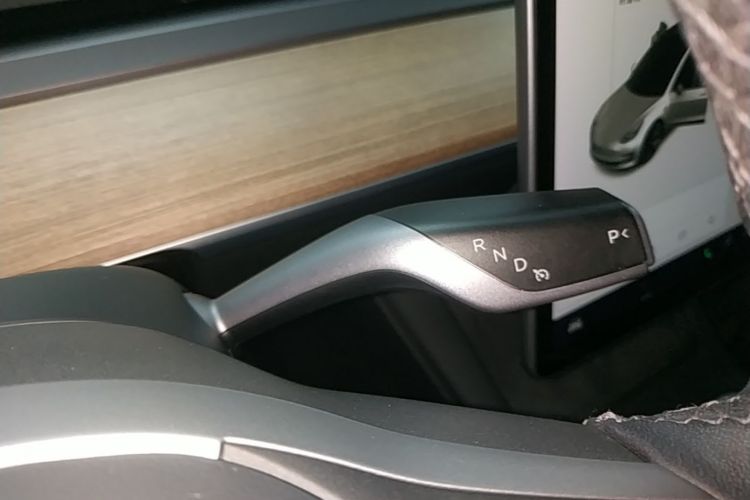 Tesla Model 3 2021 car image #18