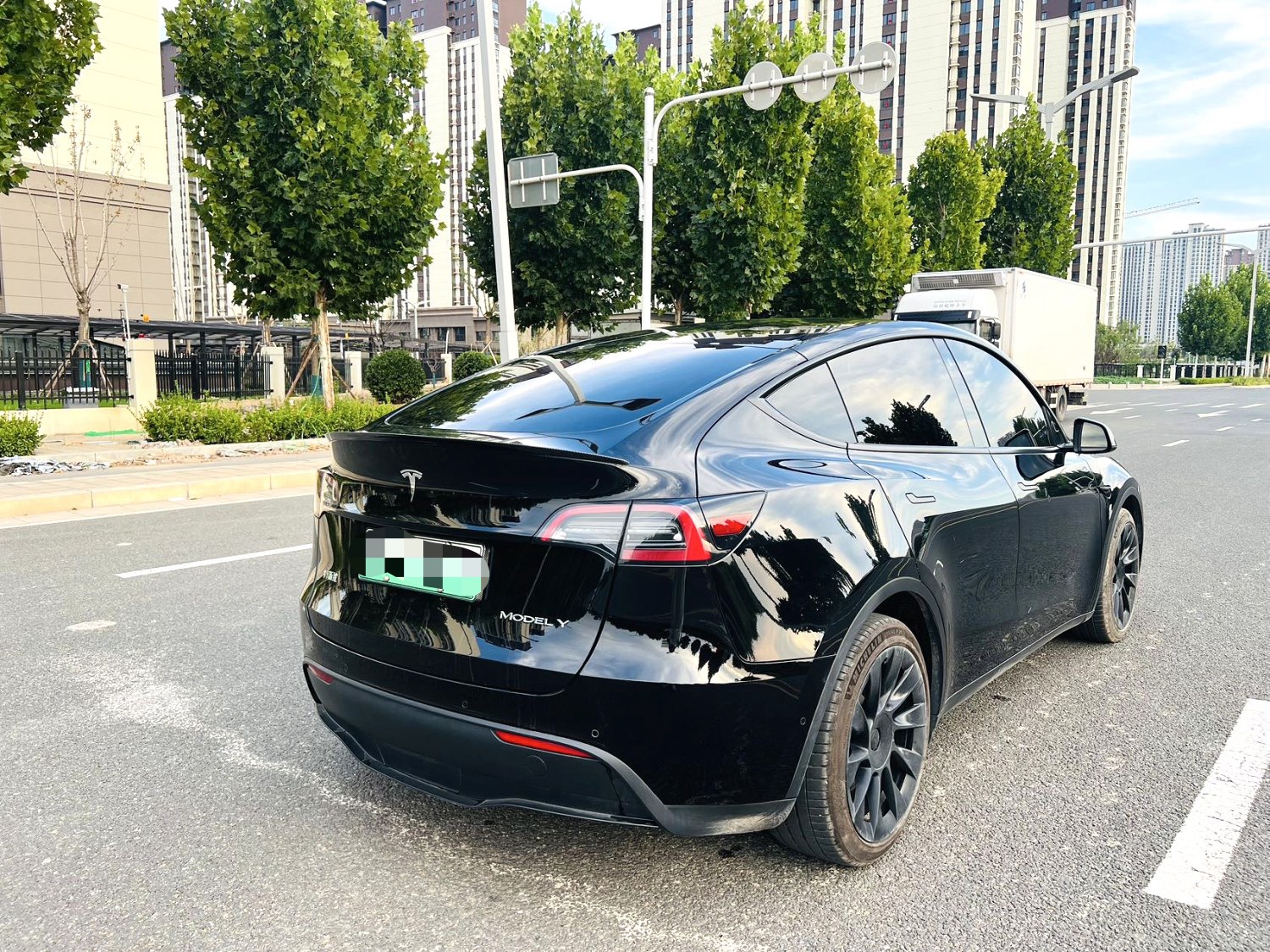 Tesla Model Y 2022 car image #9